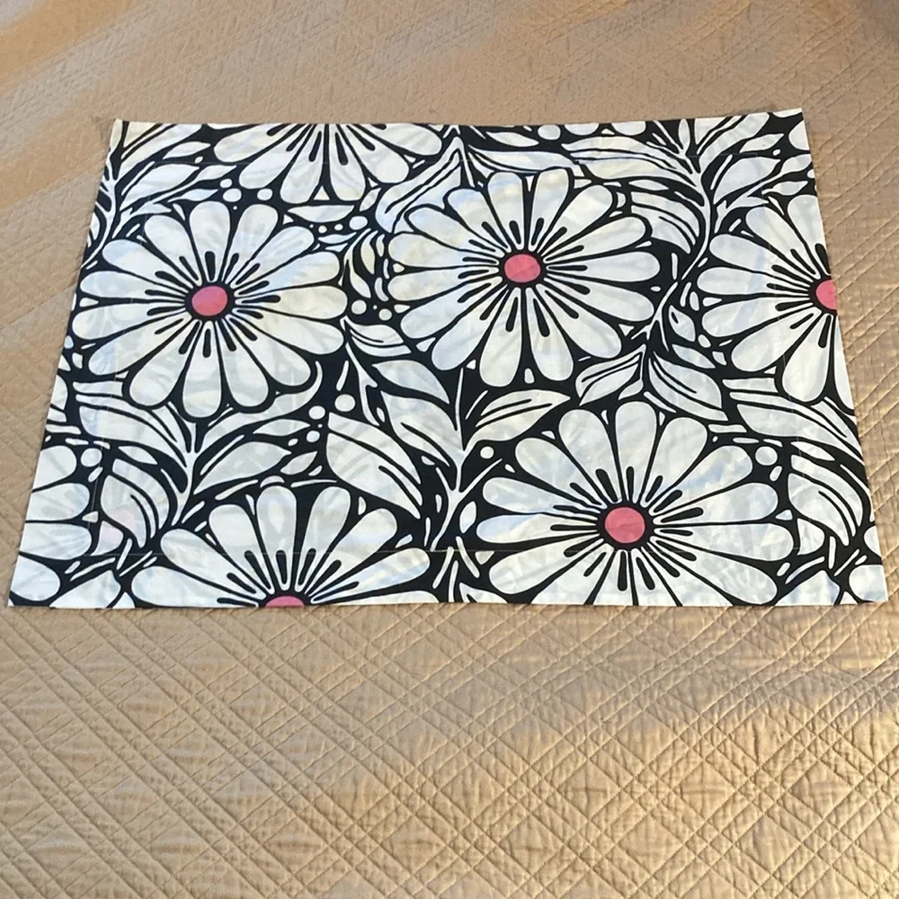 POTTERY BARN Teen Pillow Case Floral  Envelope Fold Over Closure Standard